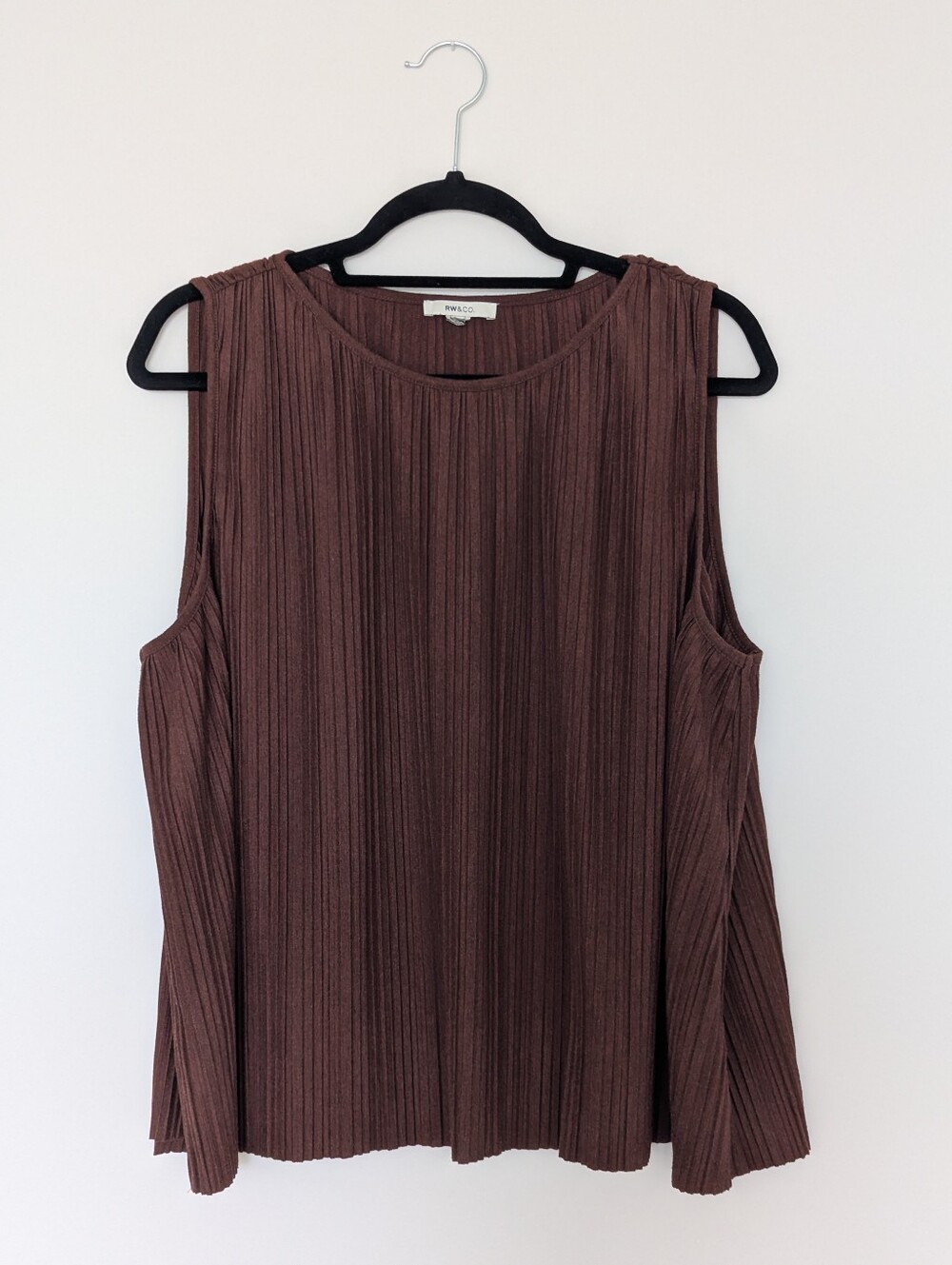 RW&Co Pleated Sleeveless Tank Top in Deep Brown
